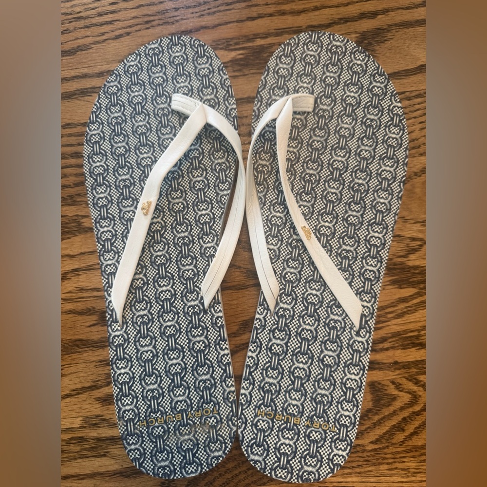 Tory Burch Navy and White Patterned Flip Flops